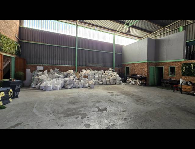 400M² WAREHOUSE TO LET IN SEBENZA